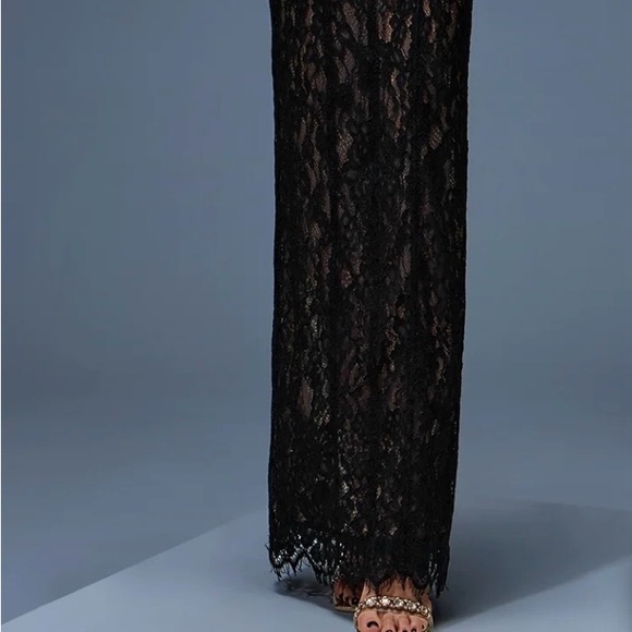 Elegant Black Lace Dress - Picture 3 of 8